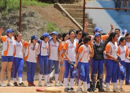 Nikkei  Curitiba confirma o favoritismo no Softbol Internacional SUB 16