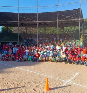 O Funcionamento de um Clube de Beisebol Japonês, no Brasil, é Baseado em Voluntários.